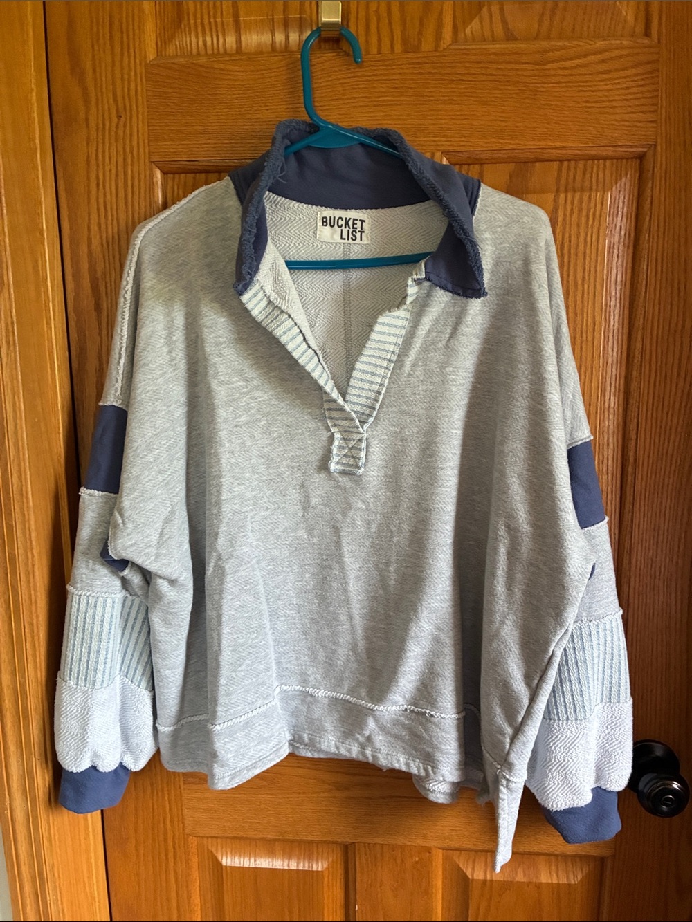 BUCKETLIST Light Gray and Navy Pullover Sweatshirt